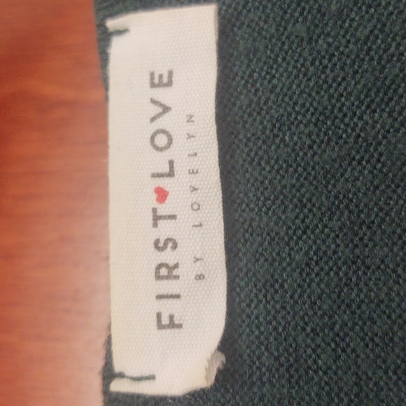EUC First Love Top Size M - Picture 4 of 5
